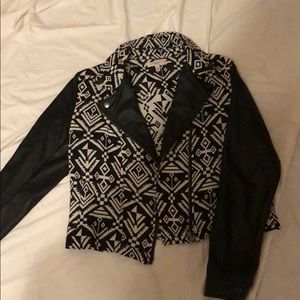 Blu pepper tribal jacket w/ leather sleeves